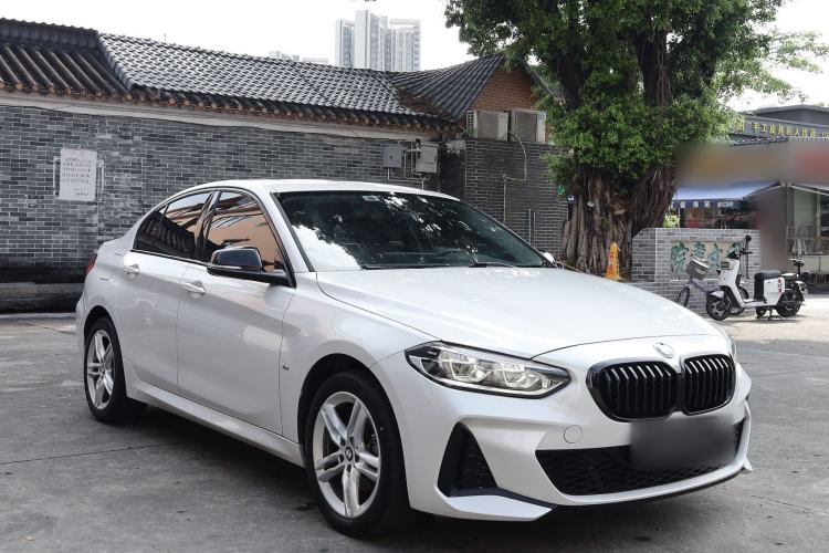 BMW 120i 2022 — фото 3