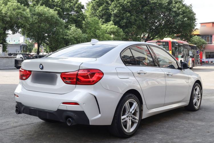 BMW 120i 2022 — фото 5