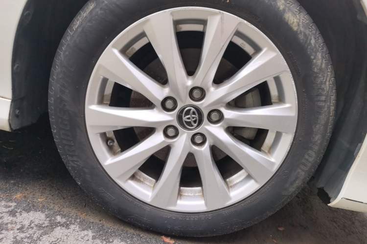 Toyota Camry 2019 — 5