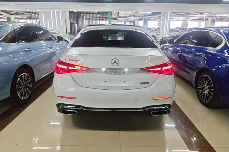 Mercedes-Benz C 260 L 2024 — 5