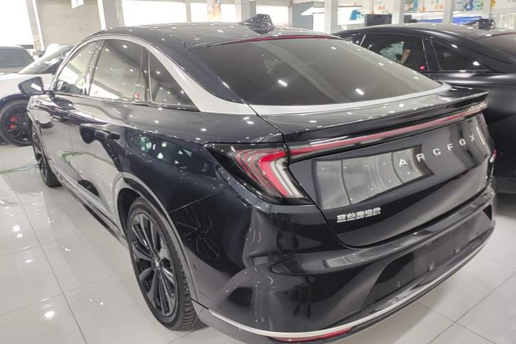 Arcfox Alpha S 2022 — 4