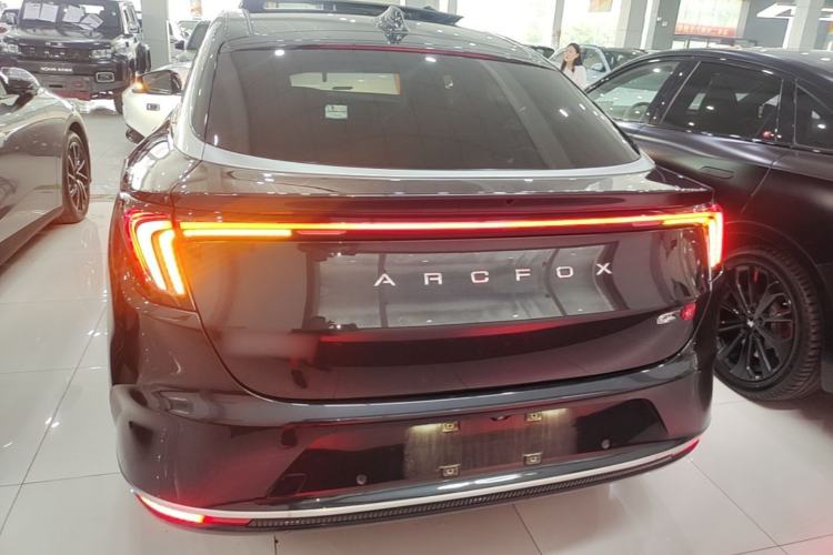 Arcfox Alpha S 2022 — 5
