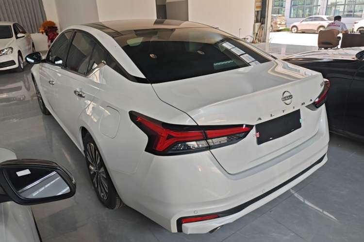 Nissan Altima 2022 — фото 4