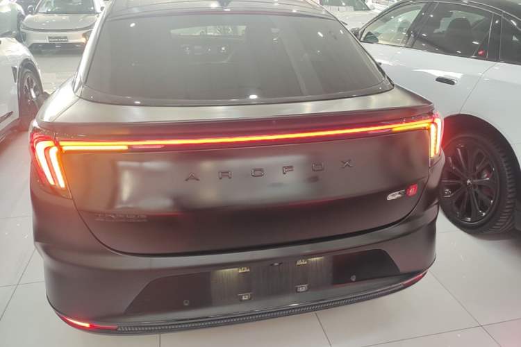 Arcfox Alpha S 2022 — 5