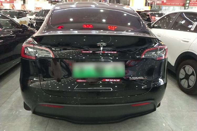 Tesla Model Y 2022 — 5