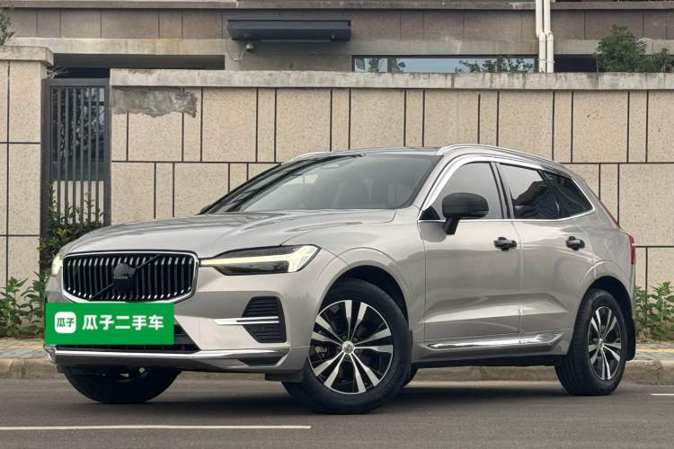 Volvo XC60 2023 — фото 1