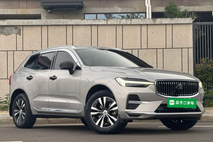 Volvo XC60 2023 — фото 3