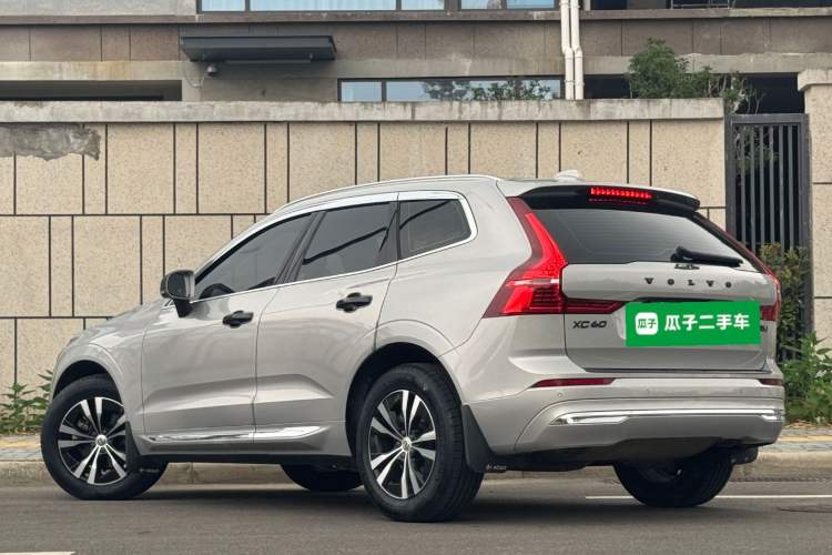 Volvo XC60 2023 — фото 4