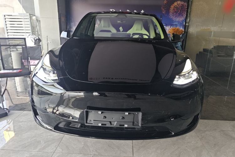 Tesla Model Y 2024 — 2