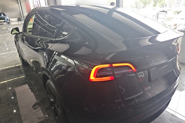 Tesla Model Y 2024 — 4