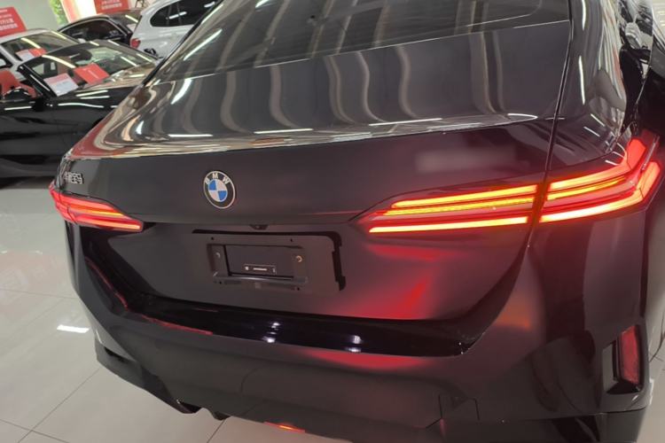 BMW 530Li 2025 — фото 5