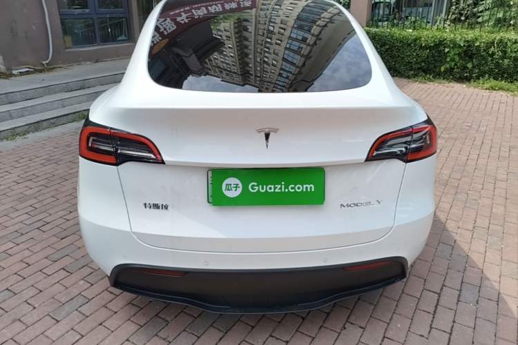 Tesla Model Y 2022 — 5