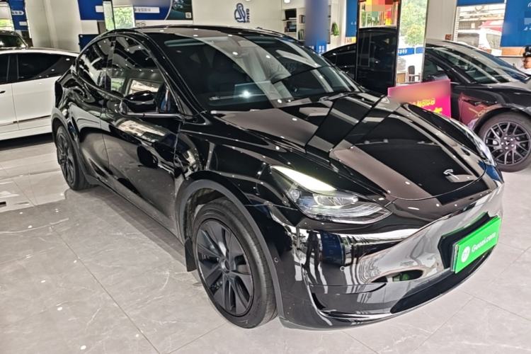 Tesla Model Y 2023 — 3