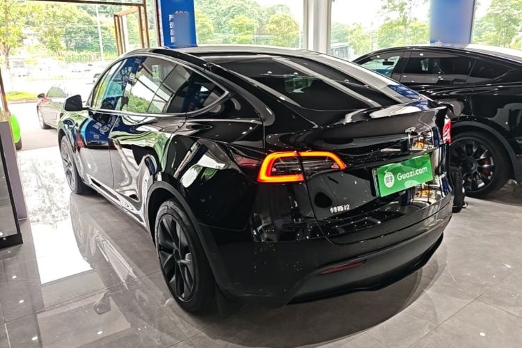 Tesla Model Y 2023 — 4