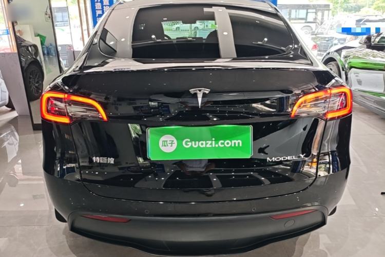 Tesla Model Y 2023 — 5