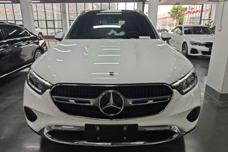 Mercedes-Benz GLC 260 L 2023 — 2