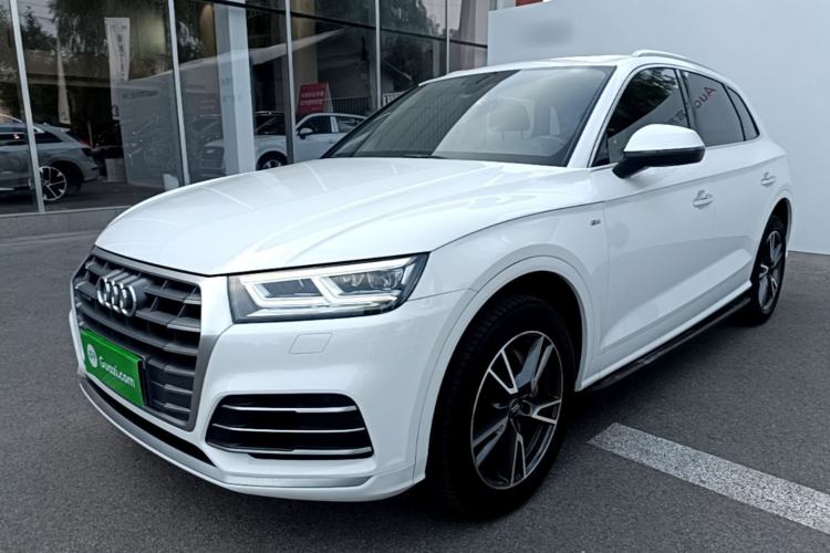 Audi Q5L 2020 — фото 1