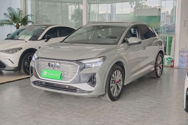 Audi Q4 e-tron 2023 — фото 1