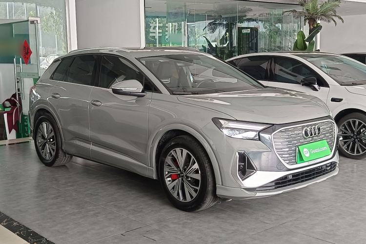 Audi Q4 e-tron 2023 — фото 3