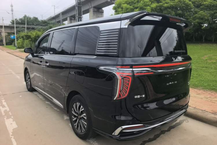 Hongqi HQ9 PHEV 2024 — 4