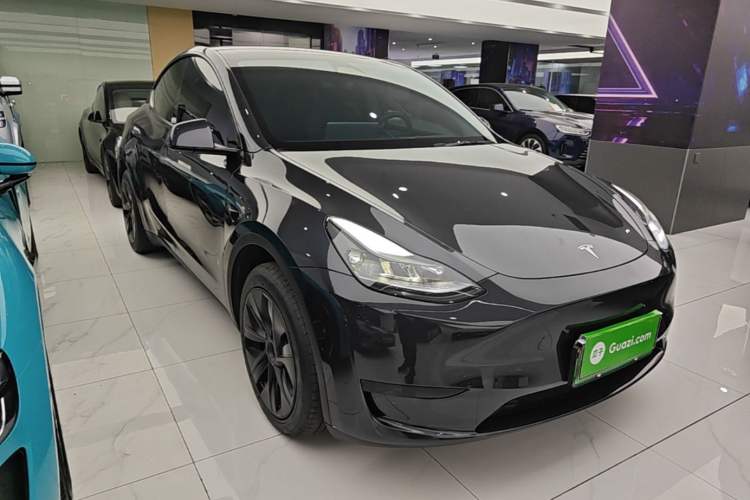 Tesla Model Y 2024 — 3