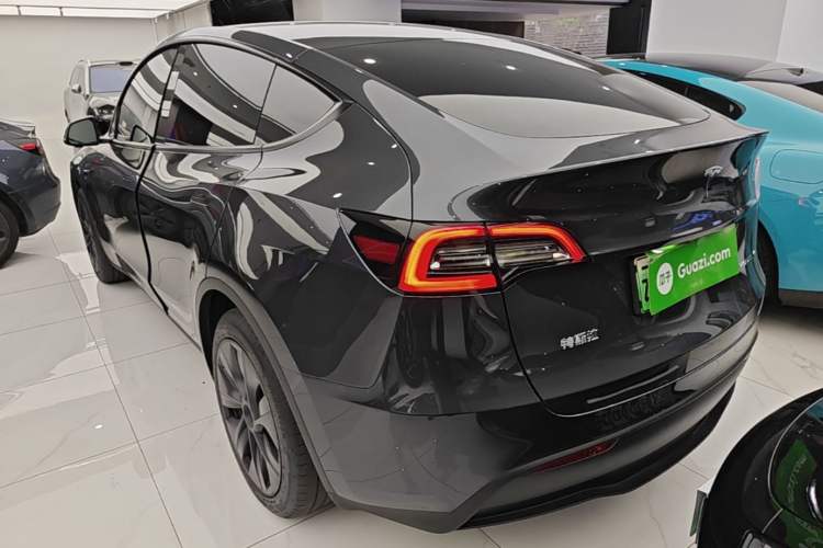 Tesla Model Y 2024 — 4