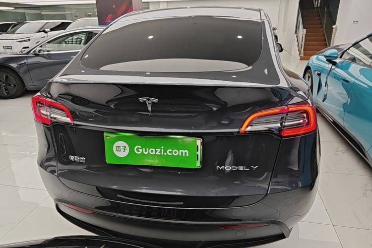 Tesla Model Y 2024 — 5