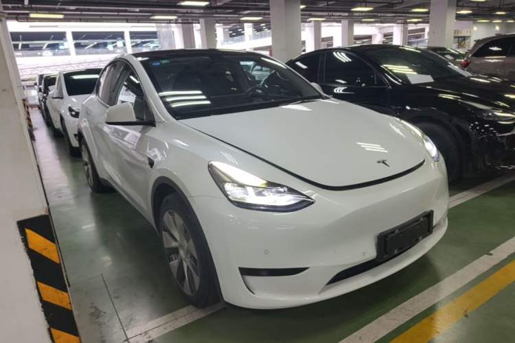 Tesla Model Y 2022 — 3