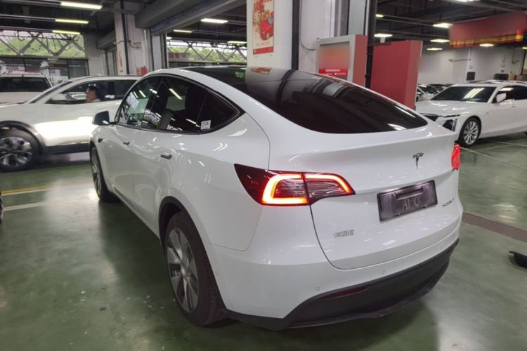 Tesla Model Y 2022 — 4