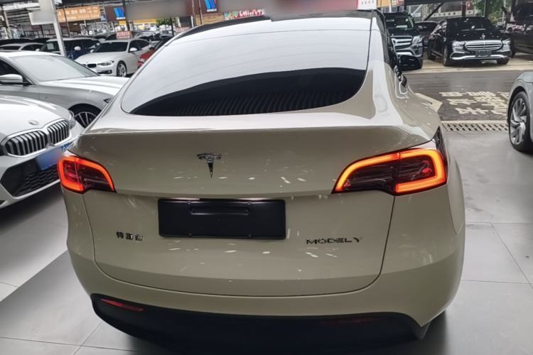 Tesla Model Y 2024 — 5
