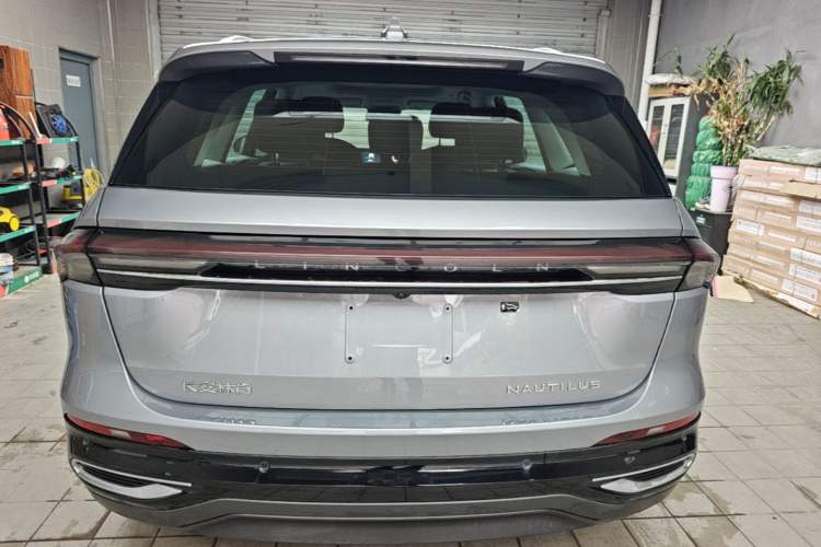 Lincoln Nautilus 2023 — 5