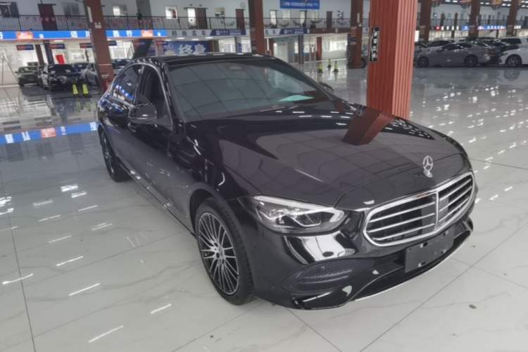 Mercedes-Benz C 260 L 2024 — 3