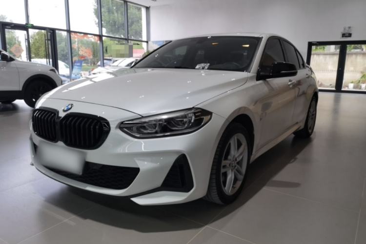 BMW 120i 2021 — фото 1