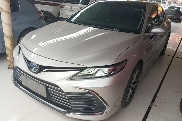 Toyota Camry 2021 — фото 1