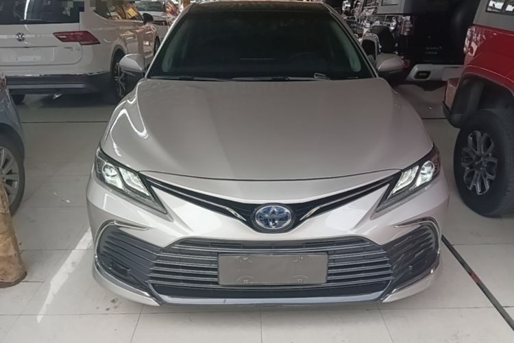 Toyota Camry 2021 — фото 2