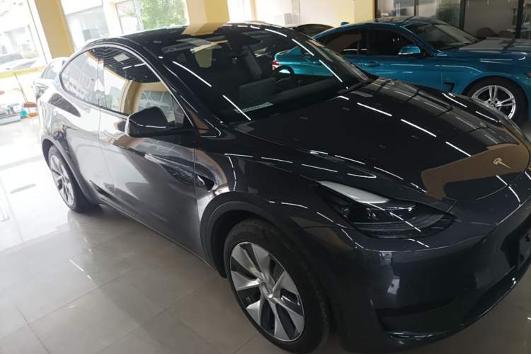 Tesla Model Y 2022 — 3