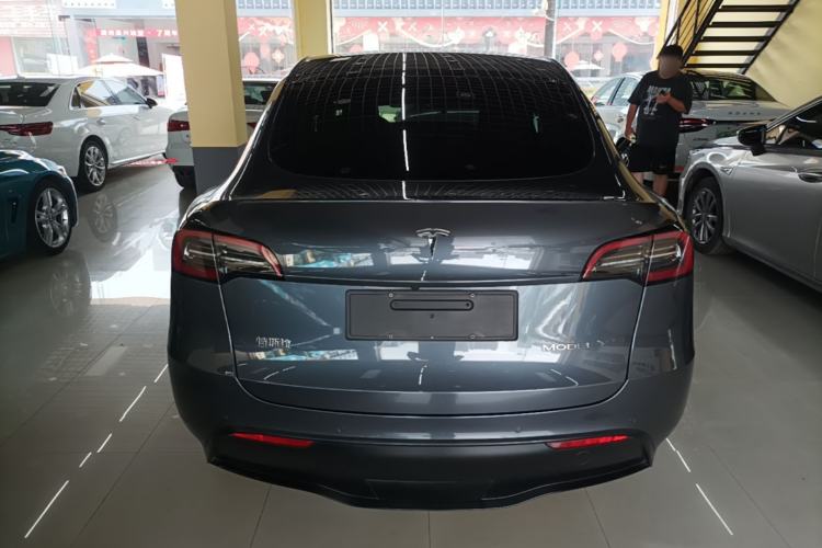 Tesla Model Y 2022 — 5