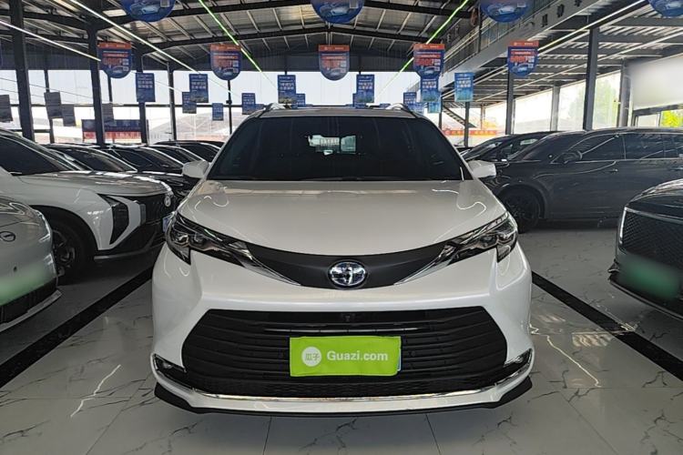 Toyota Sienna 2023 — 2