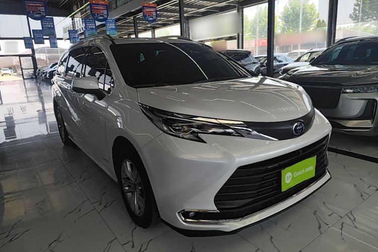 Toyota Sienna 2023 — 3