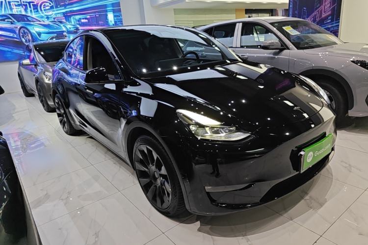 Tesla Model Y 2022 — 3