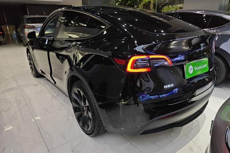 Tesla Model Y 2022 — 4
