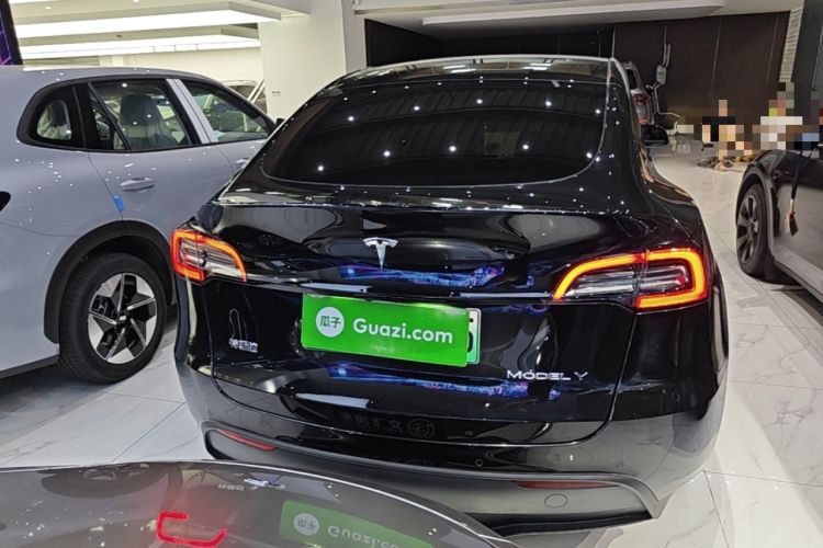 Tesla Model Y 2022 — 5