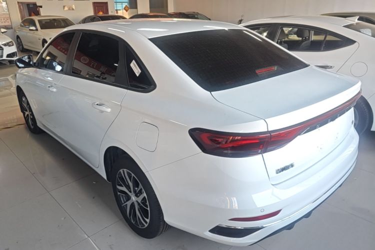 Geely Emgrand 2026 — 4