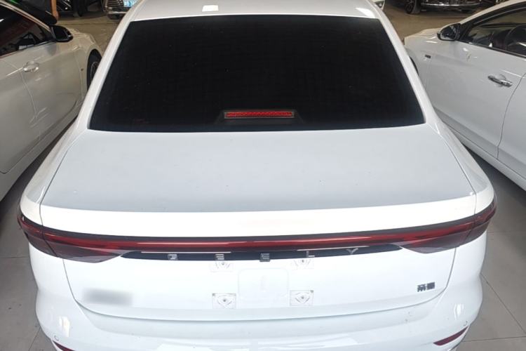 Geely Emgrand 2026 — 5