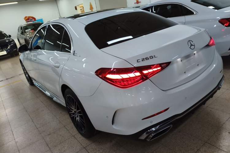 Mercedes-Benz C 260 L 2024 — 4