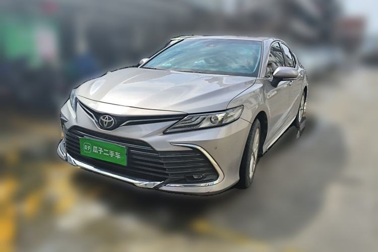 Toyota Camry 2023 — фото 1