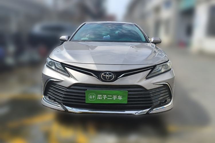 Toyota Camry 2023 — фото 2