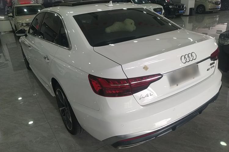 Audi A4 2022 — 4