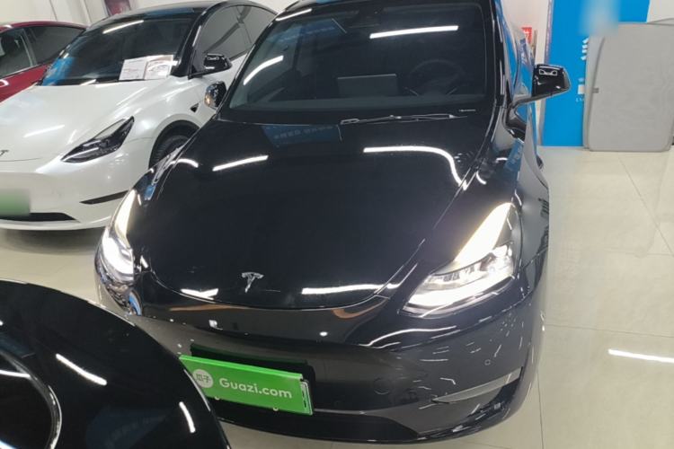 Tesla Model Y 2023 — 2