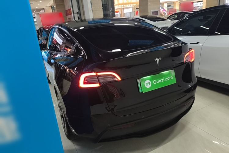 Tesla Model Y 2023 — 4